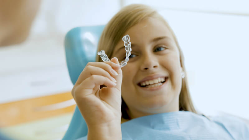 Beneficios de la ortodoncia invisible vs ortodoncia convencional